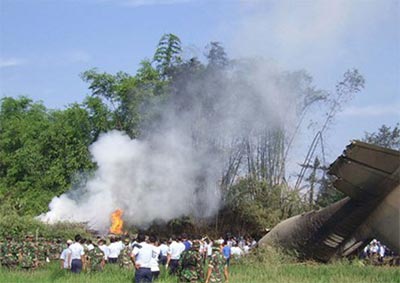 Nmero de mortos em queda de avio militar na Indonsia passa de 90