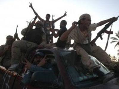 Rebeldes lbios ocupam aeroporto de Sirte e combatem em Bani Walid