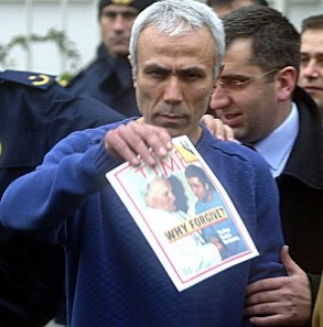 Turco que tentou matar Joo Paulo II sai da priso e proclama o fim do mundo