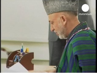 Hamid Karzai apresenta oficialmente sua candidatura para ele