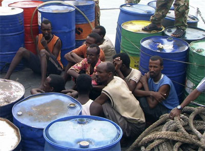 Piratas do Sirius Star pedem reforo de combatentes somalis