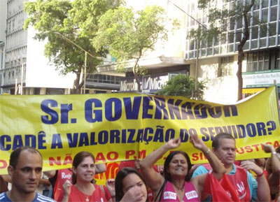 No Rio, servidores fazem manifestao e ofendem o governador