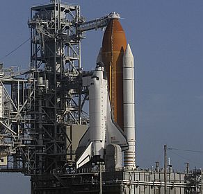  Endeavour chega  estao espacial para misso de 11 dias - O nibus espacial Endeavour conectou-se