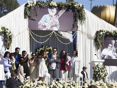Centenas prestam homenagem a Ravi Shankar, lenda da msica indiana