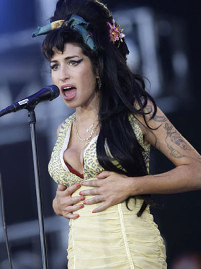 Ex-marido teria cobrado para beijar Amy Winehouse