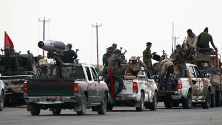 Itlia vai enviar dez instrutores militares para treinar rebeldes da Lbia