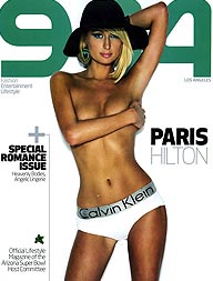 Paris Hilton posa de calcinha e suti para revista.