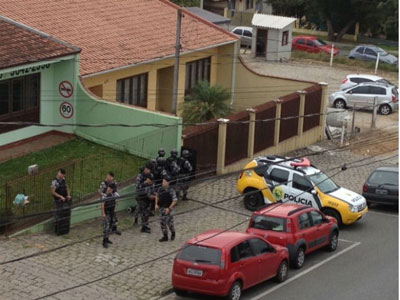 Assaltante se entrega e libera refm em assalto na Grande Curitiba