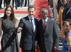Sarkozy pede libertao de Ingrid Betancourt e se oferece pa