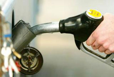 Governo j tomou deciso de elevar preo da gasolina