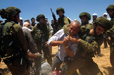 Soldados israelenses e palestinos entram em conflito 