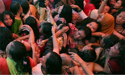 Tumulto em evento de caridade mata ao menos 21 na Indonsia
