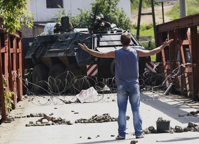 Confronto entre tropas da Otan e srvios fere 6 em Kosovo