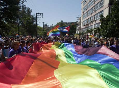 Cuba: 500 pessoas participam da Parada Gay 