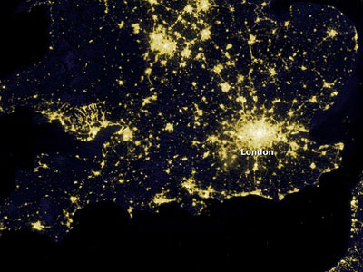 Imagem de satlite da Nasa mostra Londres toda iluminada  noite