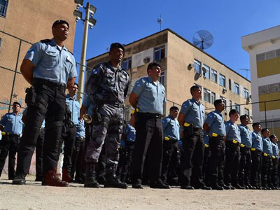 Polcia Militar comea a substituir o Exrcito na Vila Cruzeiro