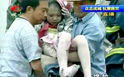 Aps 68 horas, chinesa de 11 anos  resgata de escombros