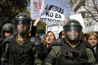 Ex-generais argentinos pegam priso perptua por crimes 