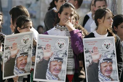 Hamas dissolve manifestaes em memria de Yasser Arafat