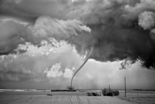 Fotgrafo caador de tempestades expe trabalho em galeria nos EUA