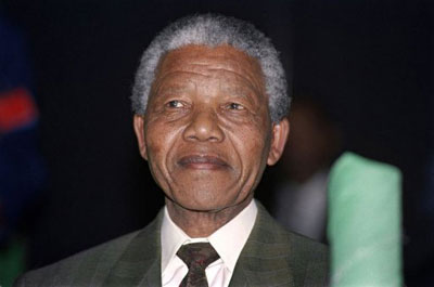Mandela segue hospitalizado em estado 