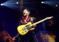 Prince sobe ao palco em show pela paz em Baltimore