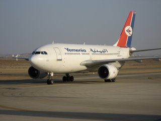 Um sobrevivente foi resgatado do Oceano ndico aps a queda do Airbus A310, da companhia Yemenia Air