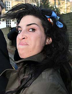 Rehab: yes, yes, yes! Amy Winehouse topa ir para uma clnica