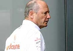 Jornal diz que Dennis vai deixar a McLaren