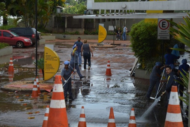 Estragos causados pelas chuvas prejudicam servios na Cmara