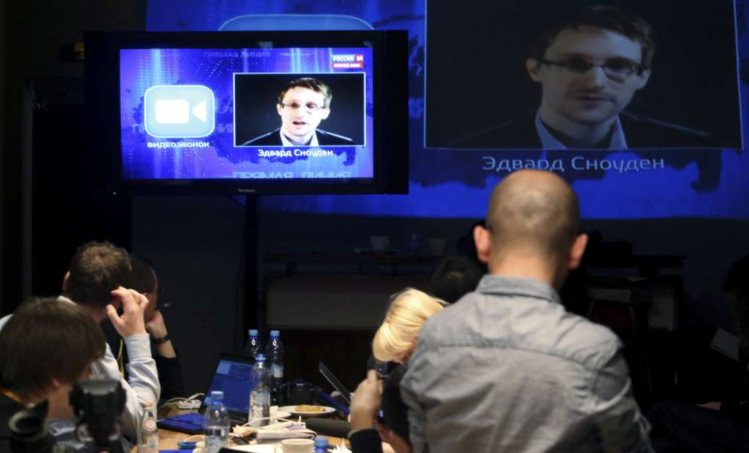 Edward Snowden defende participao em programa de Putin