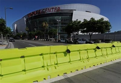 O Staples Center  isolado nos preparativos para o funeral 