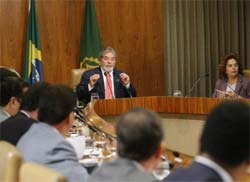 Sem Mantega, Lula inicia reunio comparando-a com Santa Ceia