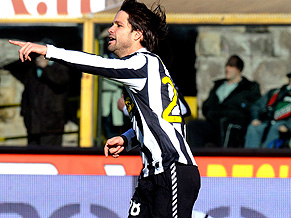 Com gol e boa atuao de Diego, Juventus vence