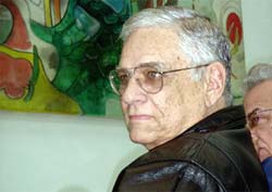 Morre o escritor cubano Lisandro Otero.