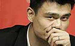 Yao Ming opta por operao no p