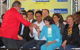 Ao lado de Dilma, Lula diz que vencer eleio em 2010