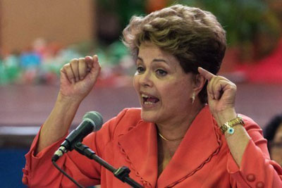 Metade das promessas de Dilma esto no papel