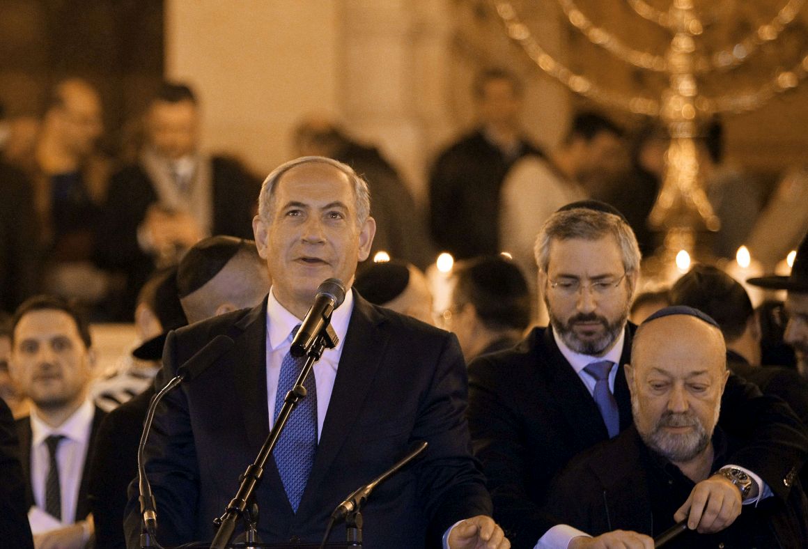 Premi turco compara Netanyahu com terroristas de Paris Para