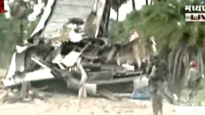 Maostas explodem nibus na ndia e fazem 35 mortos 