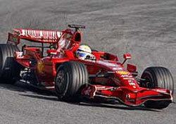 Nakajima bate Ferraris e McLarens em teste