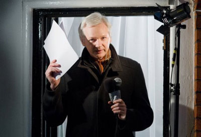 Presidente do Equador manter asilo a Assange se vencer eleio  