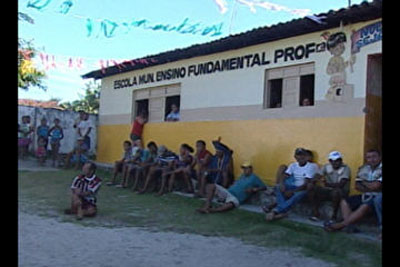 ndios potiguaras mantm h mais de 20 horas refns em aldeia da Paraba 