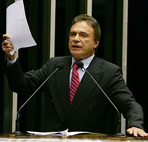 PSDB indica lvaro Dias para presidir CPI da Petrobras 