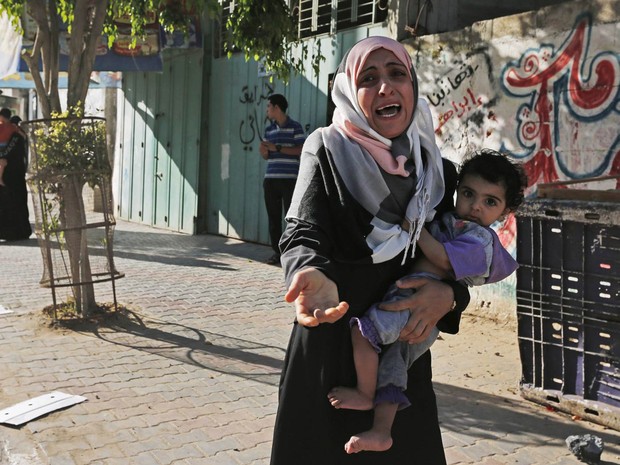 Palestinos deixam suas casas em Gaza aps alerta de Israel