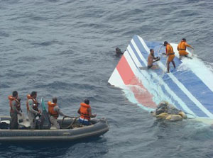 Corpos de vtimas do acidente do voo 447 chegam a Noronha
