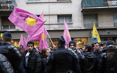 Curdos protestaro em Paris contra morte de ativistas