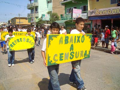 Desfile cvico marca o Dia da Independncia em Maratazes