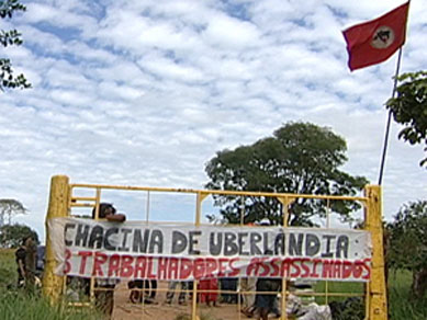 Integrantes do MST invadem fazenda entre Uberlndia e Uberaba, MG