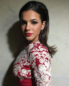Vestido usado por Bruna Marquezine em festa de novela custa 